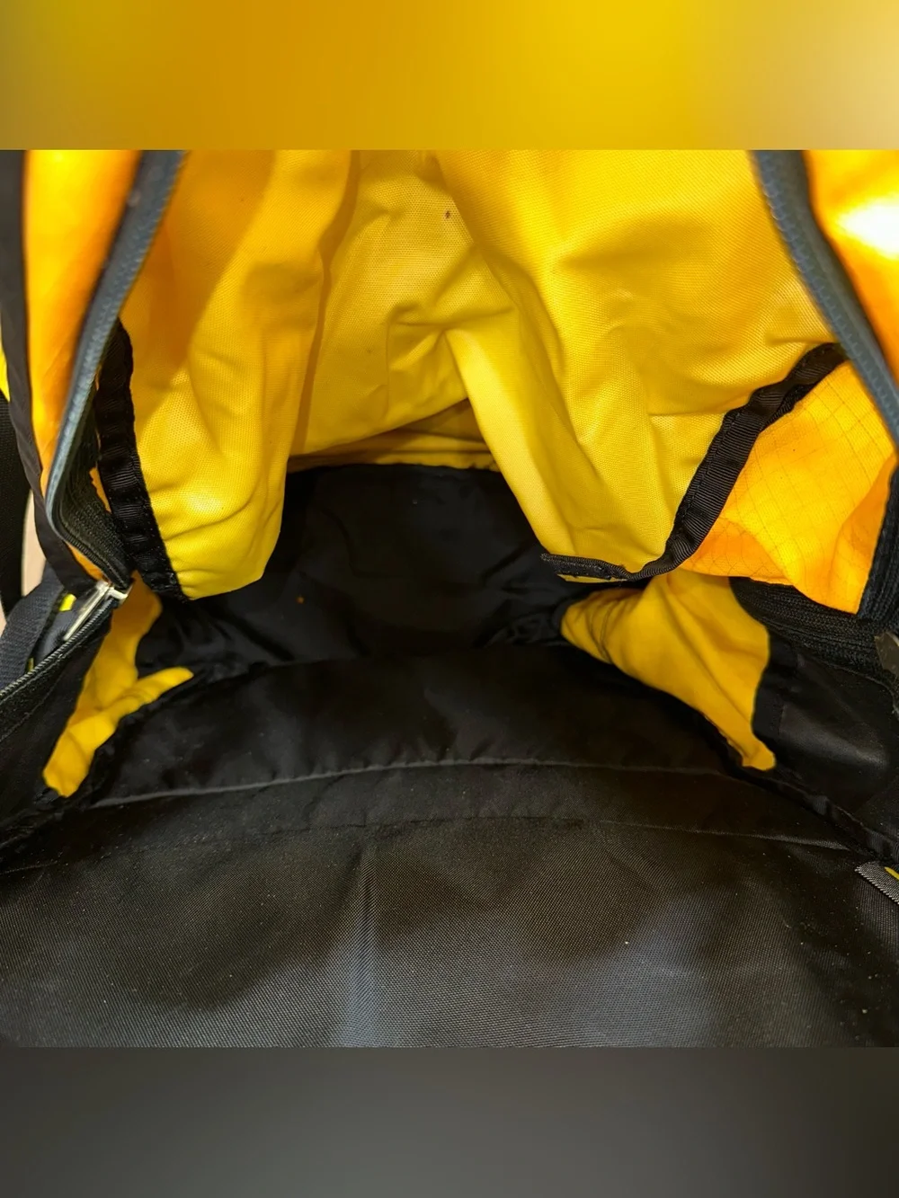 MountainSmith Everyday Carry EDC 24/7 Backpack Hiking Black Yellow
